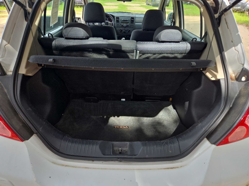 Photo 12 of this NISSAN VERSA