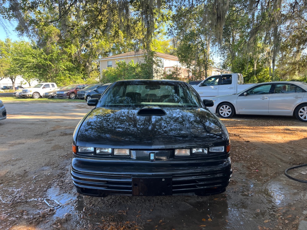 Photo 2 of this OLDSMOBILE CUTLASS SUPREME