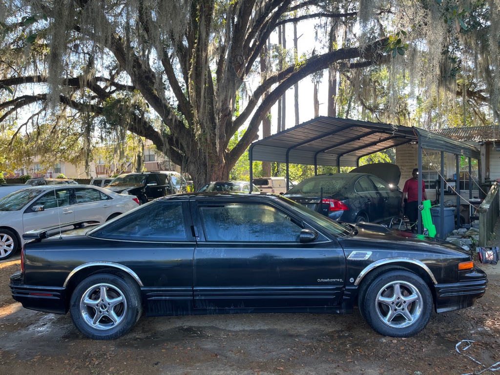 Photo 8 of this OLDSMOBILE CUTLASS SUPREME