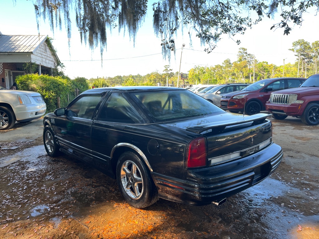 Photo 5 of this OLDSMOBILE CUTLASS SUPREME