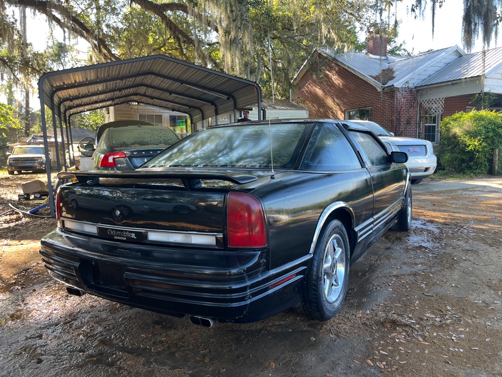 Photo 7 of this OLDSMOBILE CUTLASS SUPREME