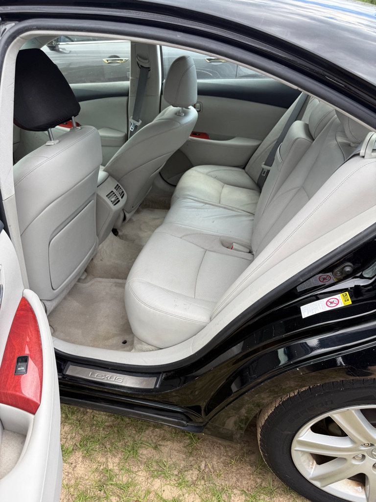 Photo 8 of this LEXUS ES