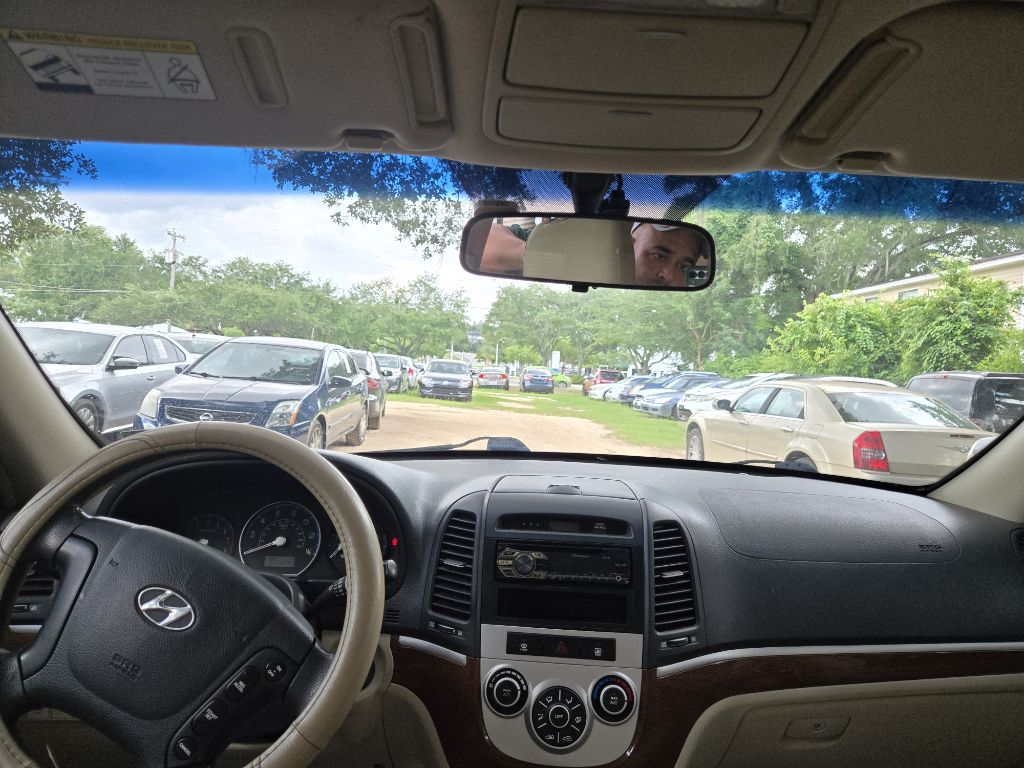 Photo 11 of this HYUNDAI SANTA FE