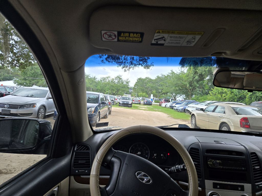 Photo 9 of this HYUNDAI SANTA FE