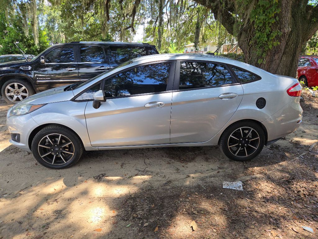 Photo 4 of this FORD FIESTA