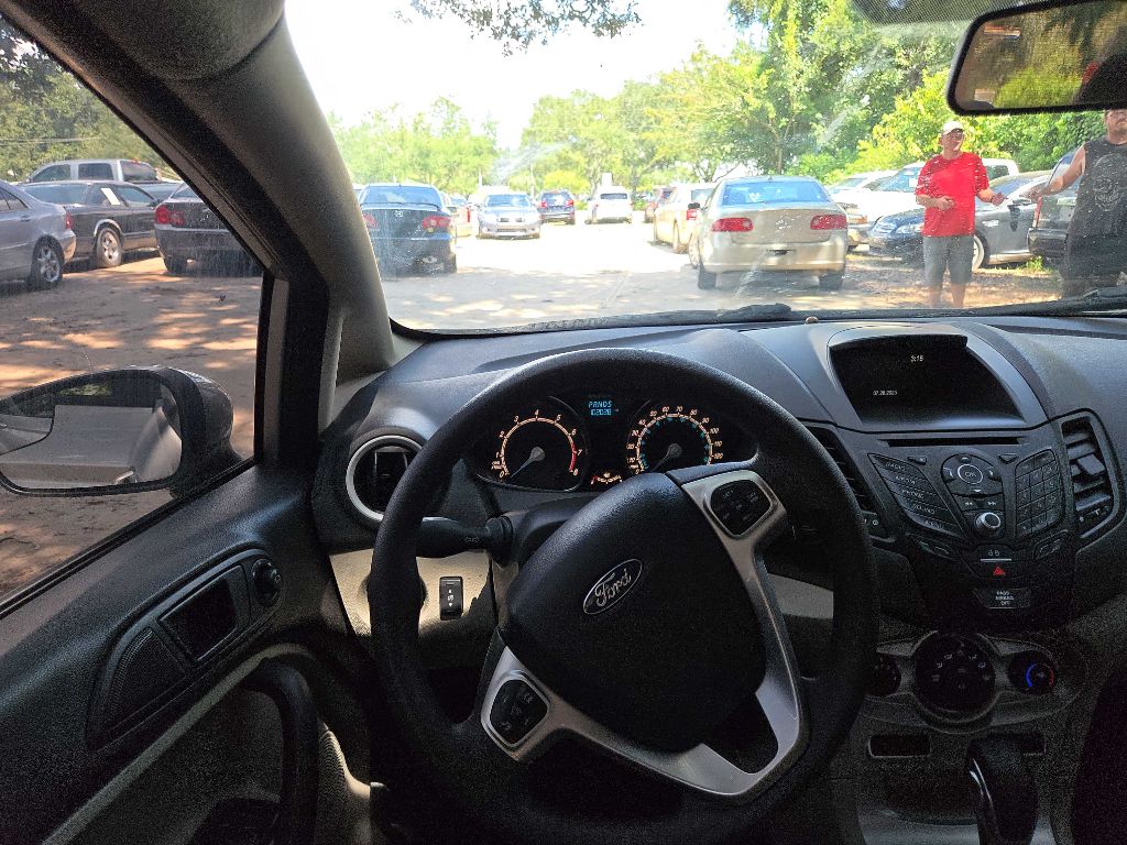 Photo 9 of this FORD FIESTA