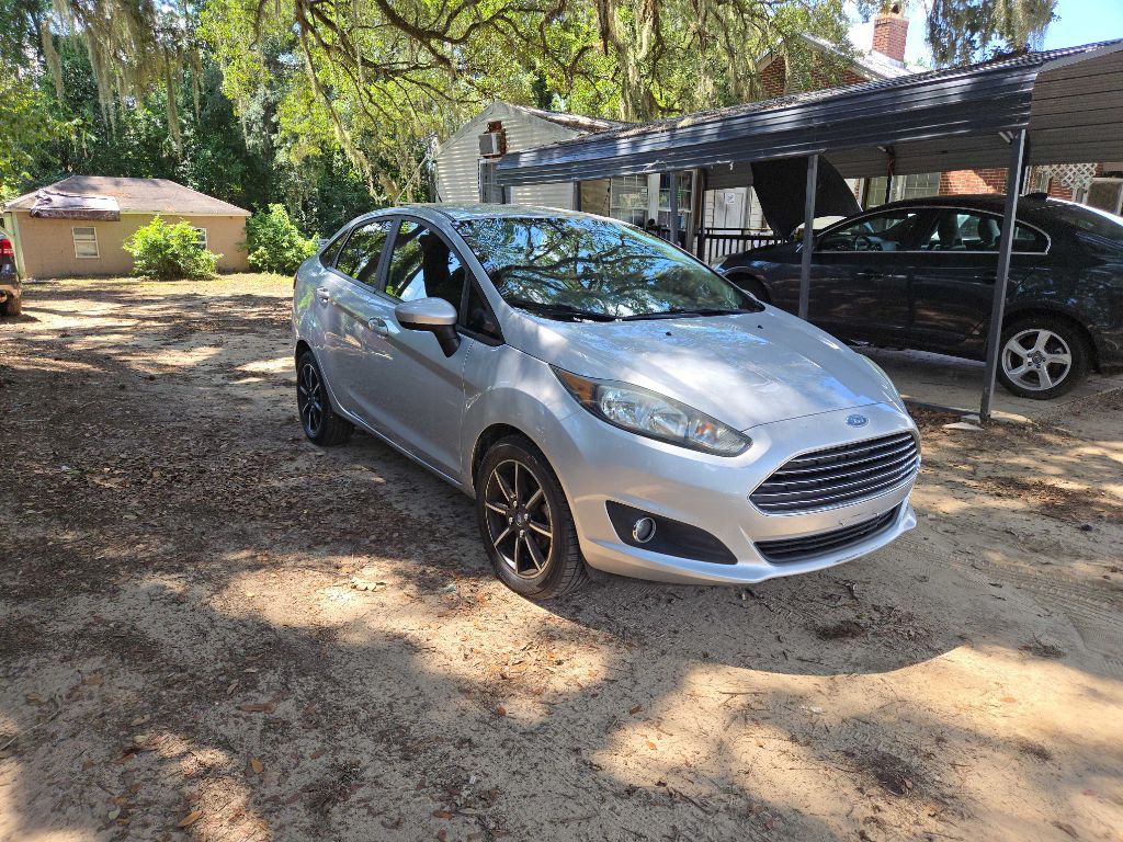 Photo 32 of this FORD FIESTA