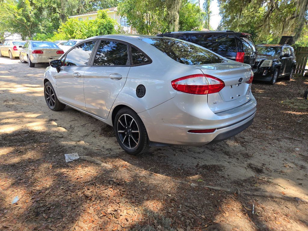 Photo 27 of this FORD FIESTA