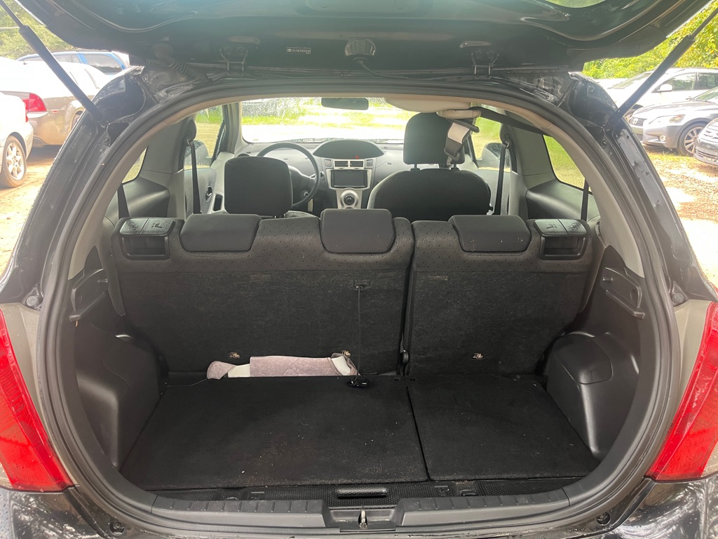 Photo 13 of this TOYOTA YARIS