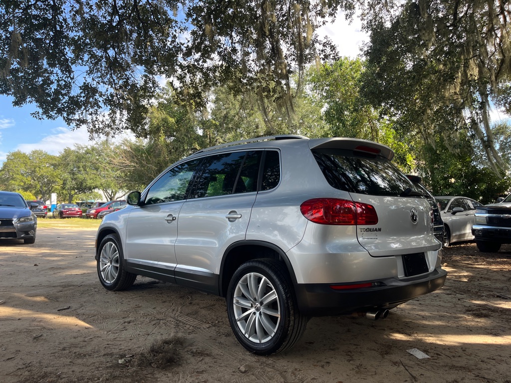 Photo 5 of this VOLKSWAGEN TIGUAN