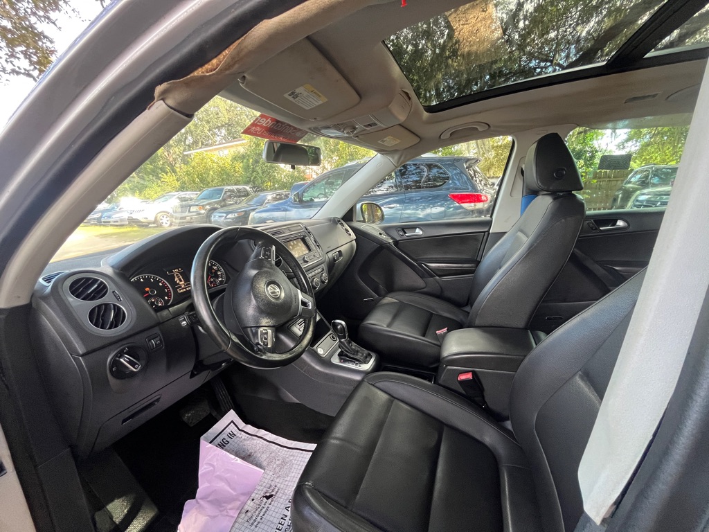 Photo 9 of this VOLKSWAGEN TIGUAN