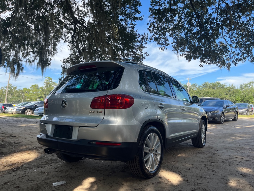 Photo 7 of this VOLKSWAGEN TIGUAN