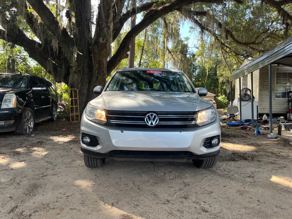 Photo 2 of this VOLKSWAGEN TIGUAN