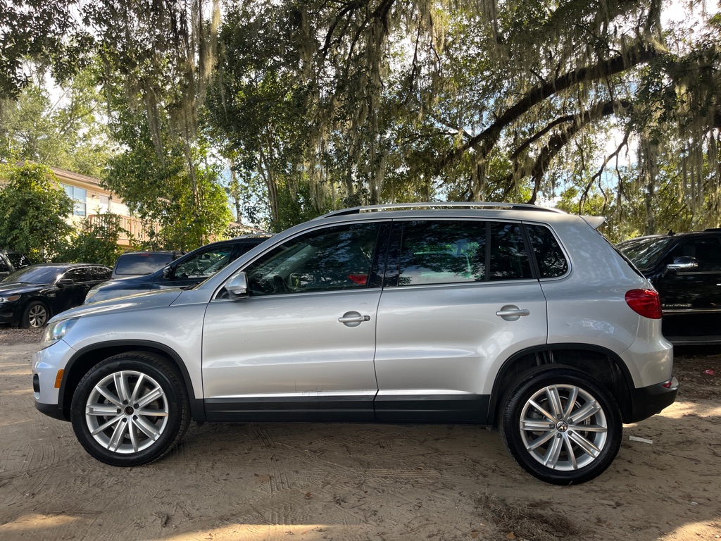 Photo 4 of this VOLKSWAGEN TIGUAN