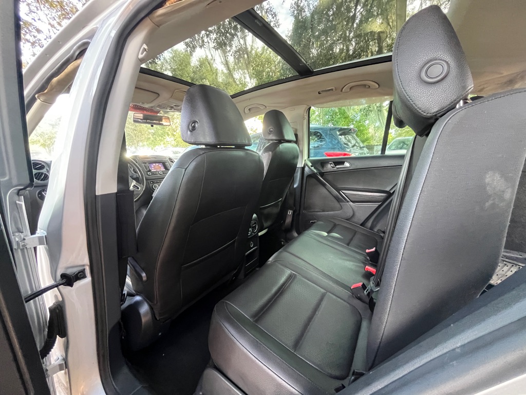 Photo 10 of this VOLKSWAGEN TIGUAN