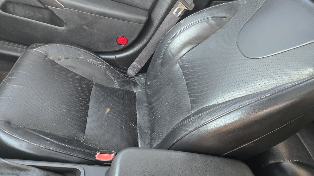 Photo 12 of this PONTIAC G6