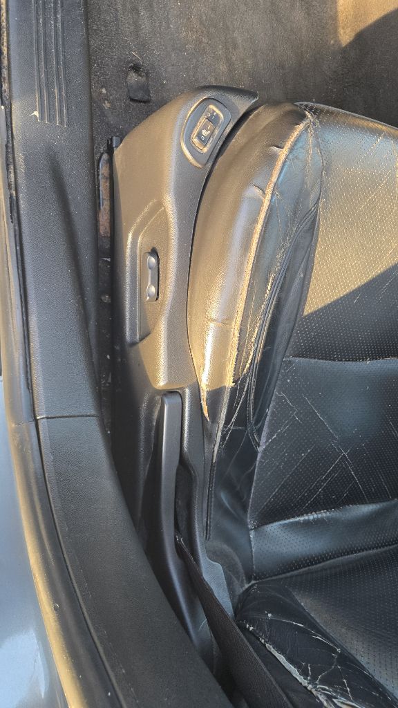 Photo 10 of this PONTIAC G6