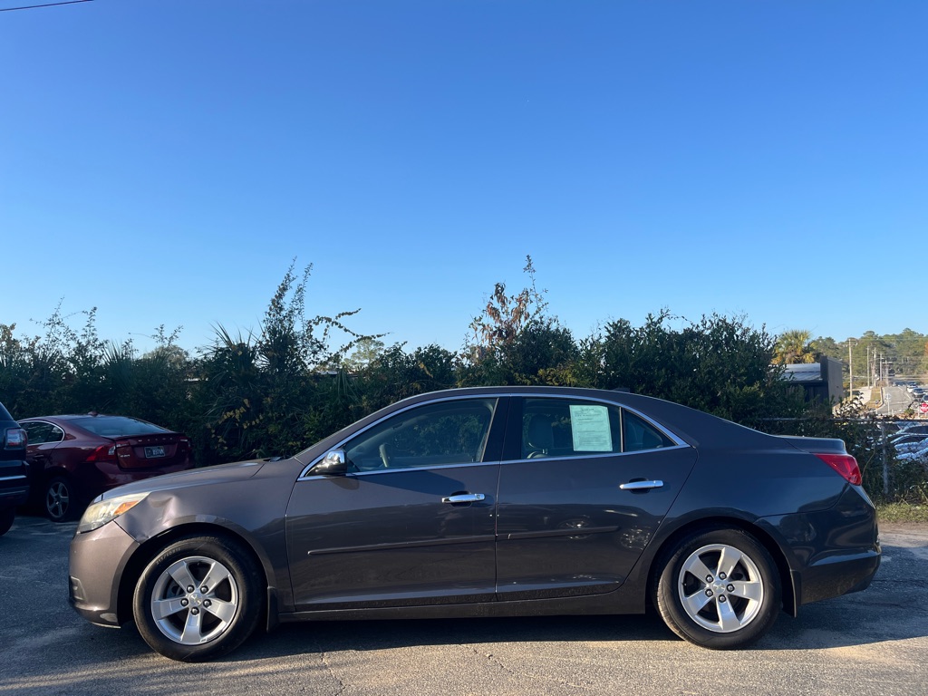 Photo 4 of this CHEVROLET MALIBU