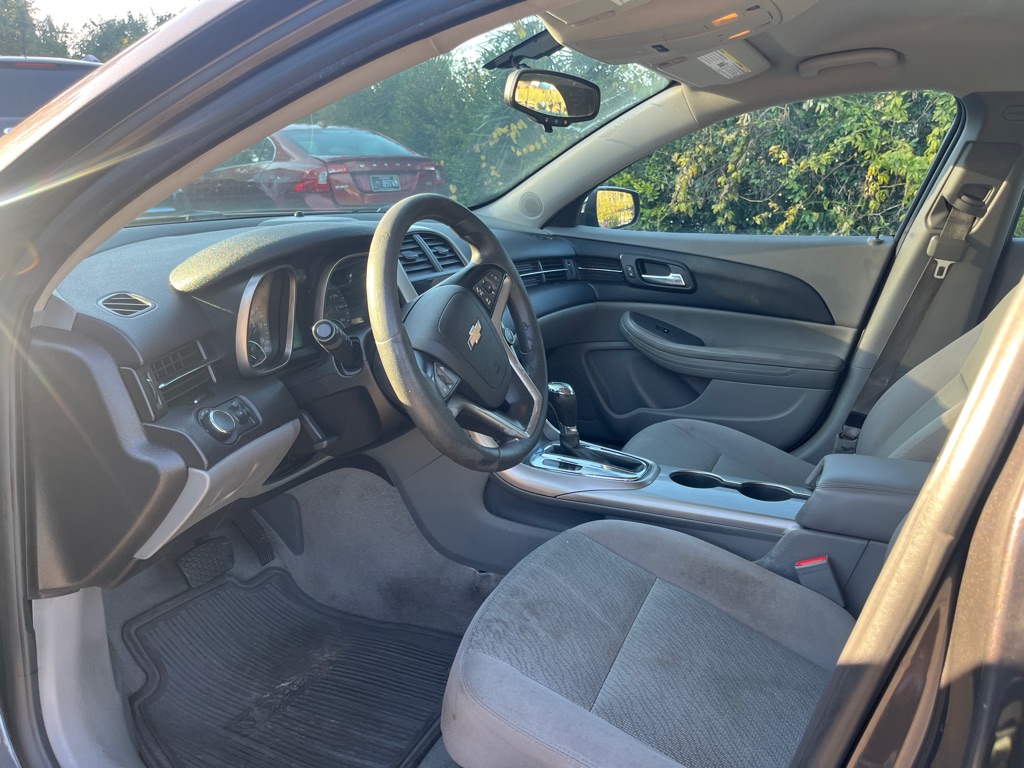 Photo 9 of this CHEVROLET MALIBU