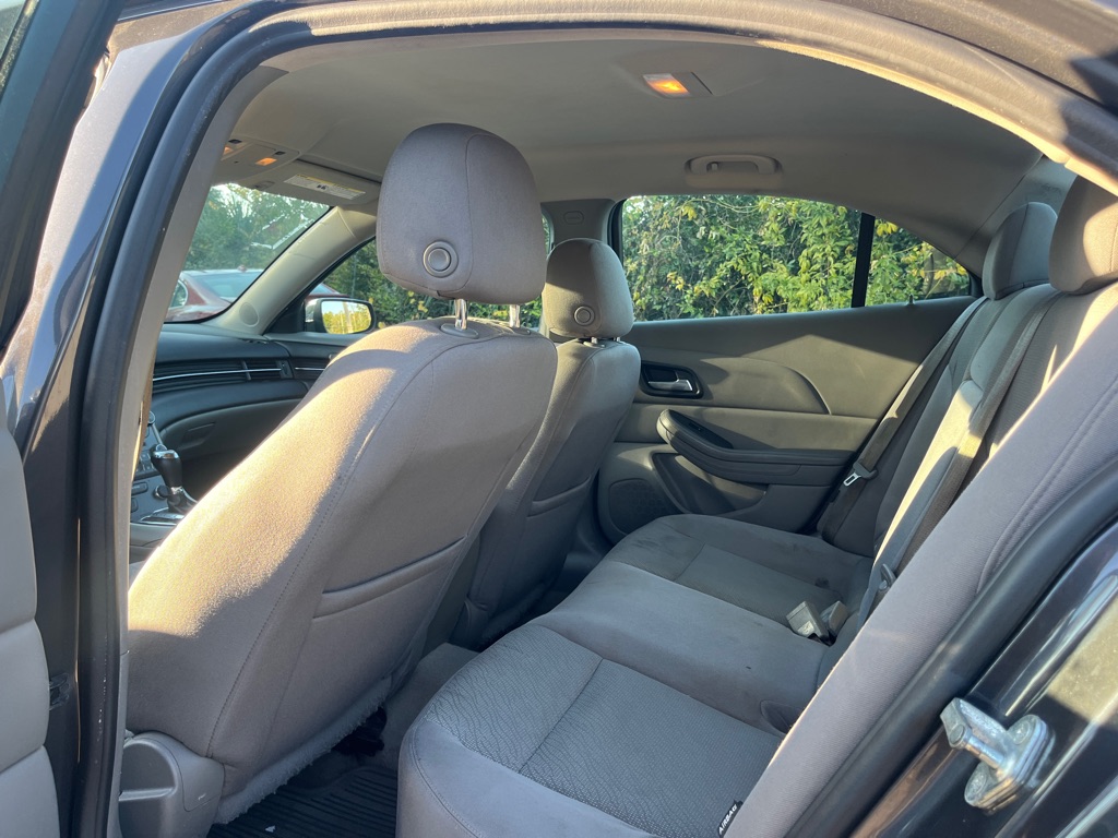 Photo 10 of this CHEVROLET MALIBU