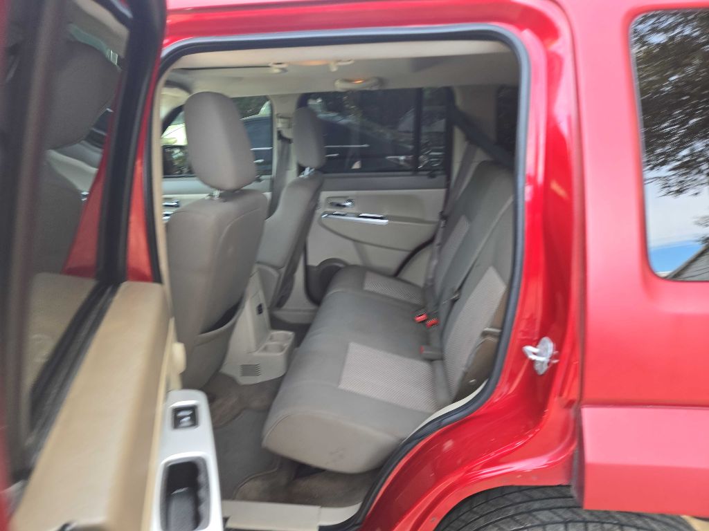 Photo 9 of this JEEP LIBERTY