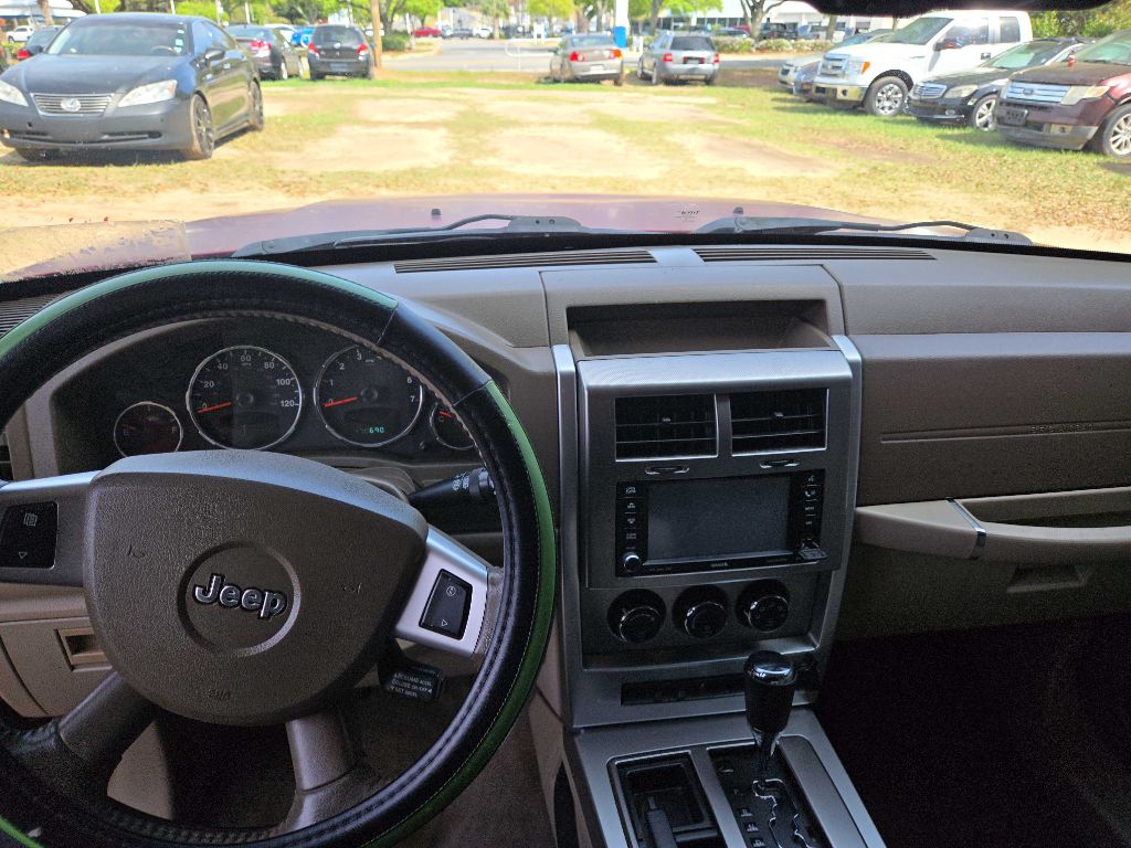Photo 11 of this JEEP LIBERTY