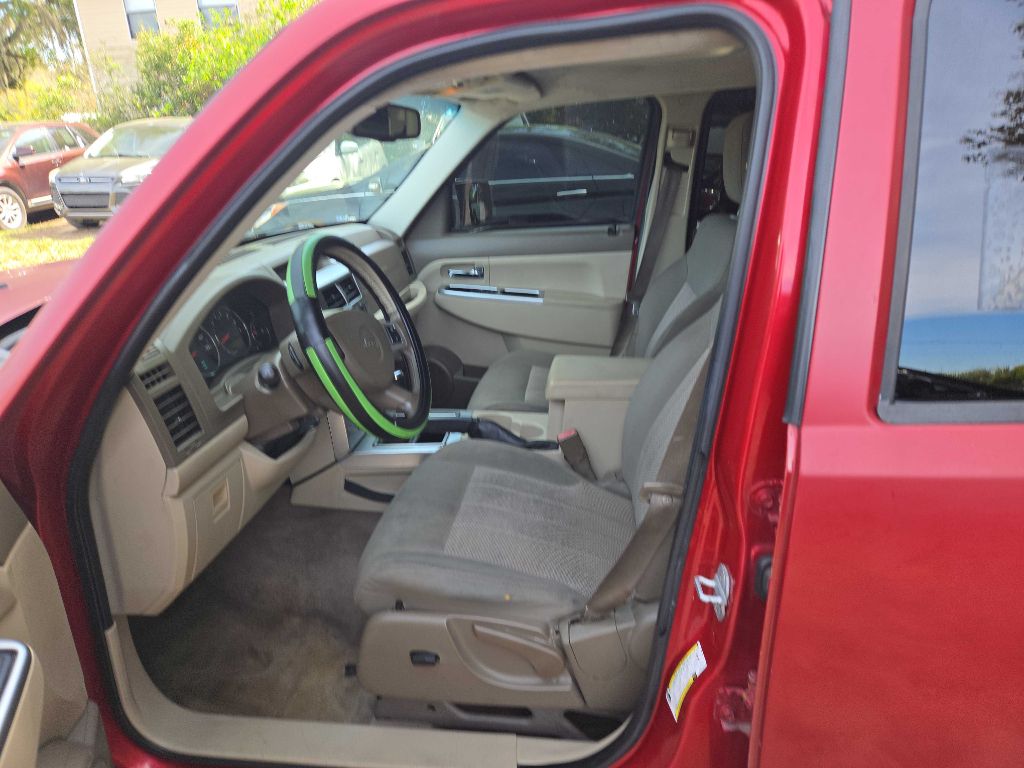 Photo 10 of this JEEP LIBERTY