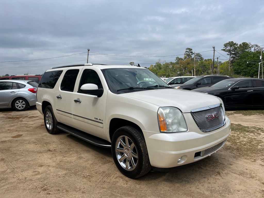 Photo 2 of this GMC YUKON XL