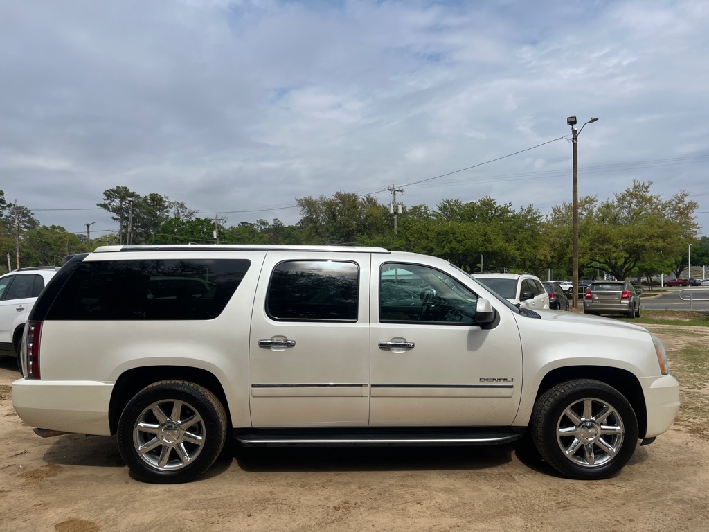 Photo 8 of this GMC YUKON XL