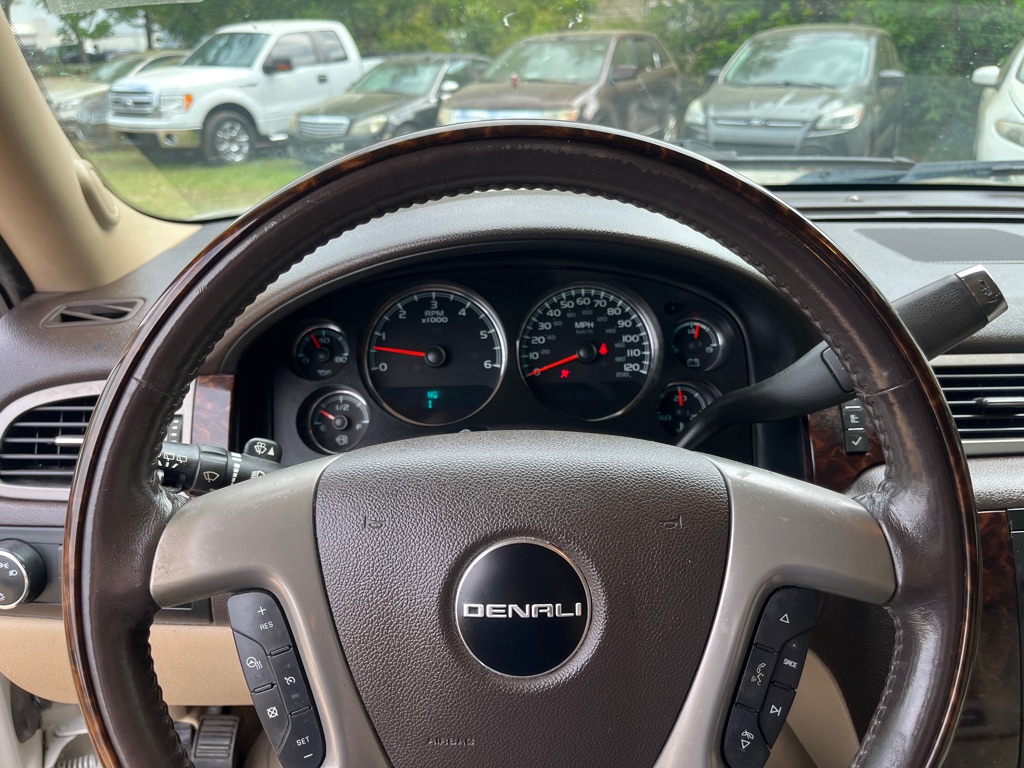 Photo 11 of this GMC YUKON XL