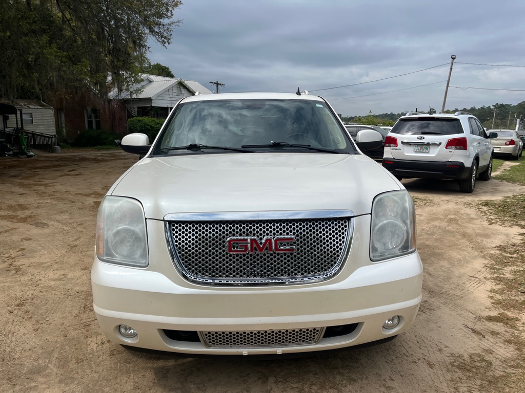 Photo 3 of this GMC YUKON XL