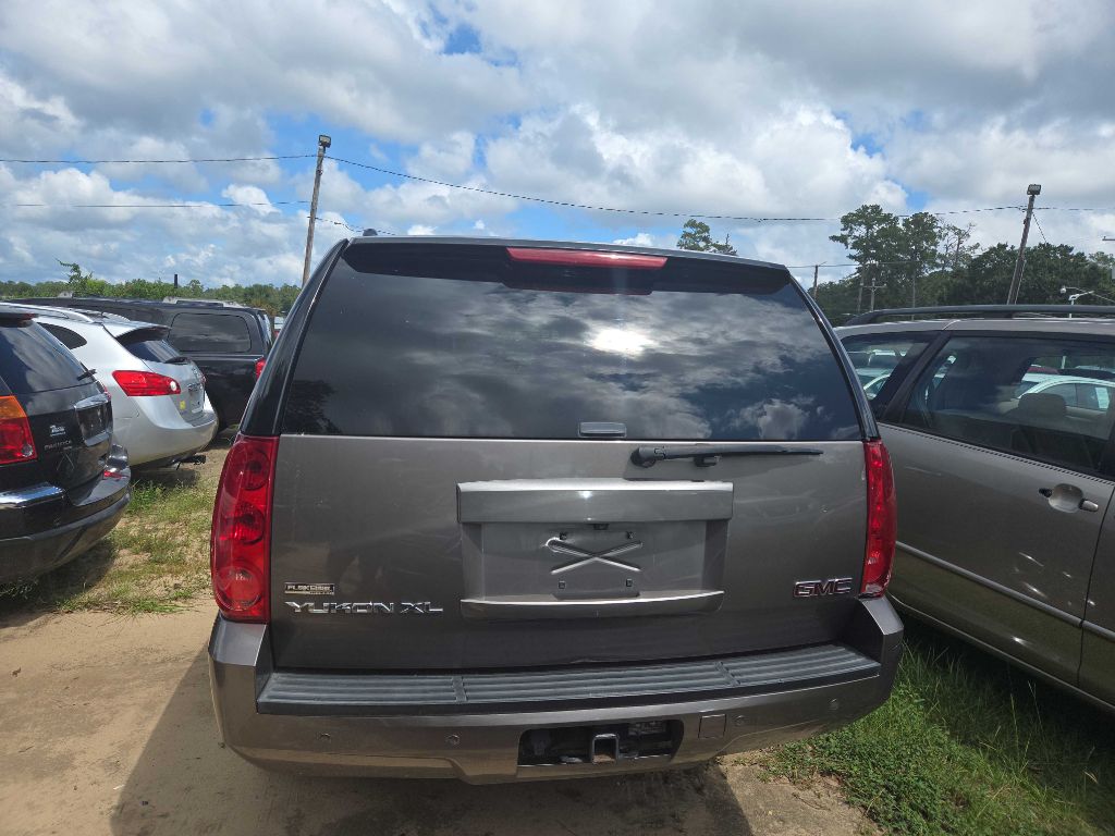 Photo 3 of this GMC YUKON XL