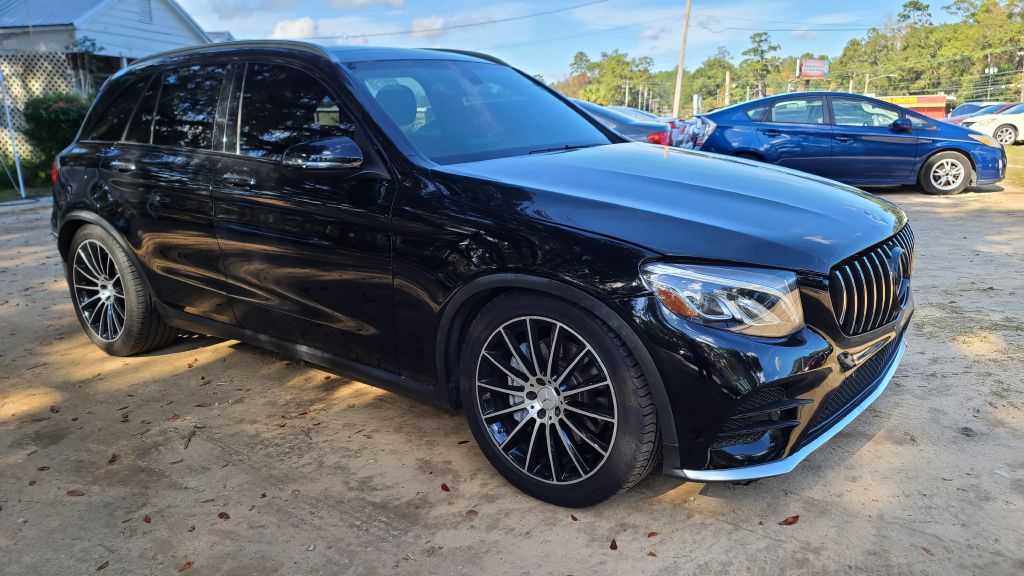 Photo 2 of this MERCEDES-BENZ GLC