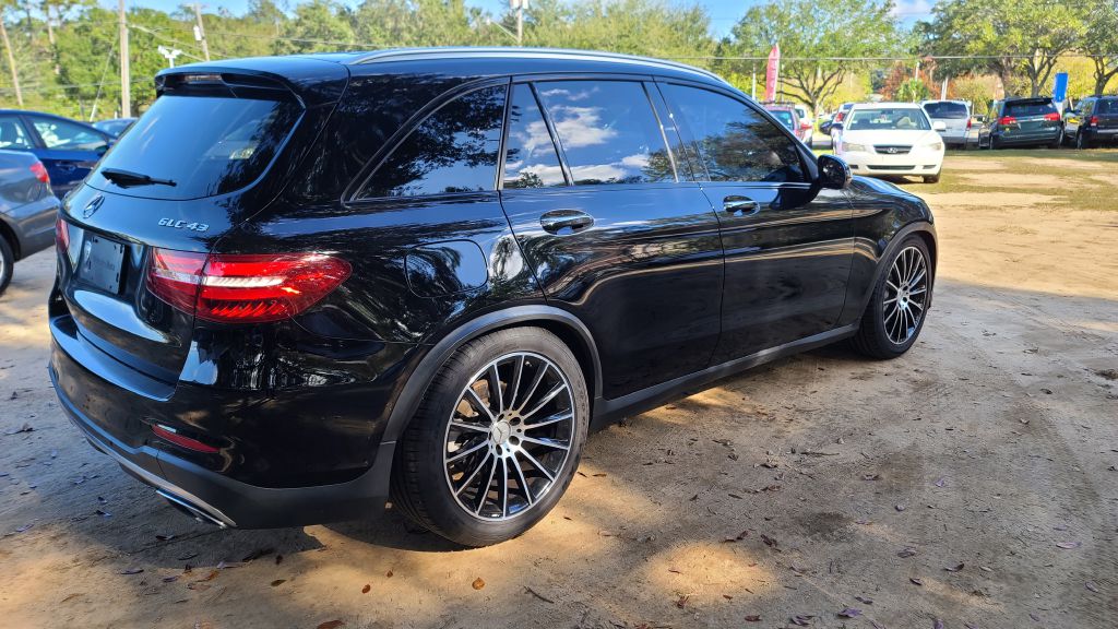 Photo 3 of this MERCEDES-BENZ GLC