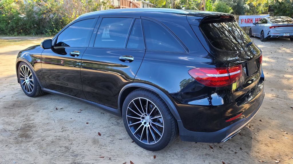 Photo 4 of this MERCEDES-BENZ GLC