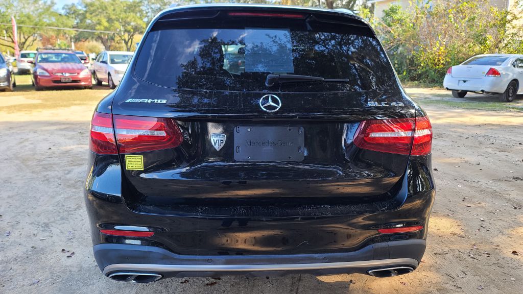 Photo 5 of this MERCEDES-BENZ GLC