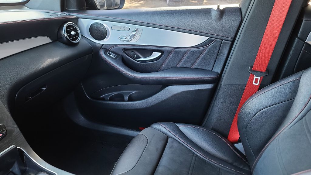 Photo 11 of this MERCEDES-BENZ GLC