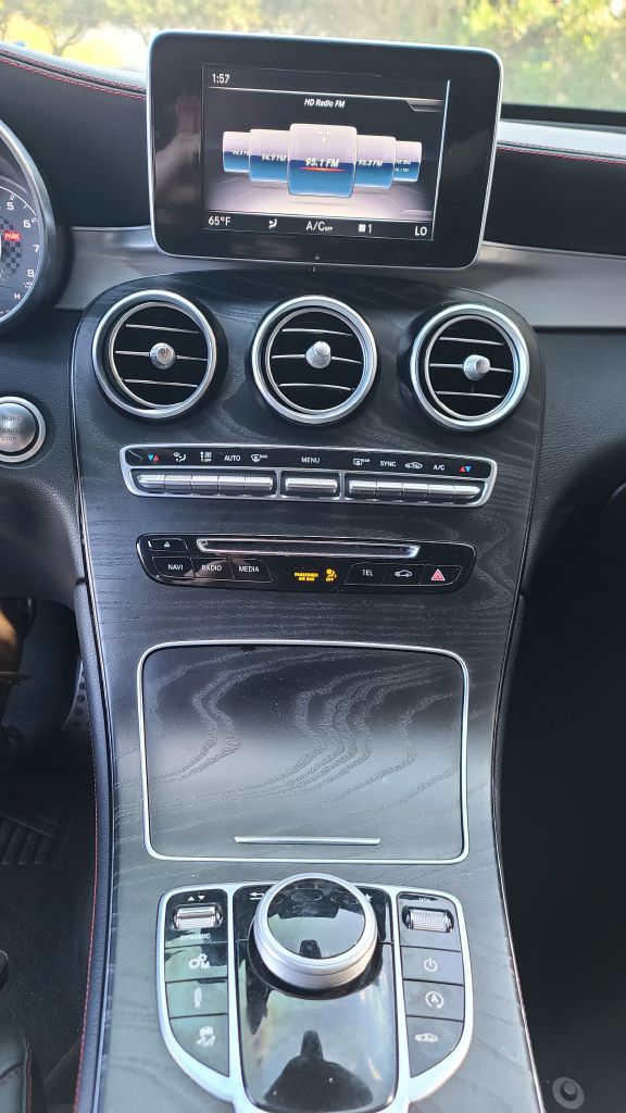 Photo 12 of this MERCEDES-BENZ GLC