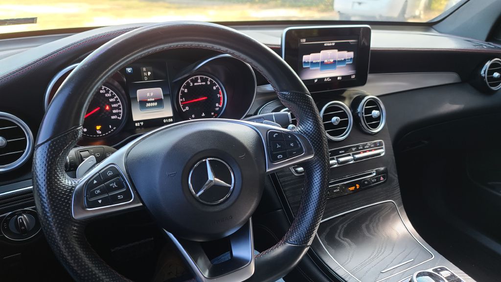 Photo 14 of this MERCEDES-BENZ GLC