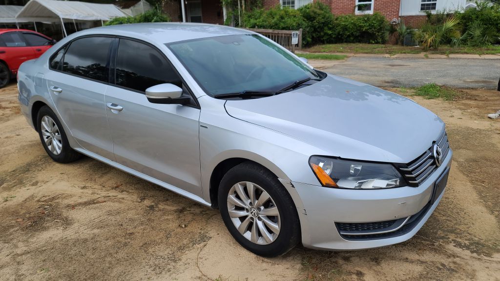 Photo 2 of this VOLKSWAGEN PASSAT