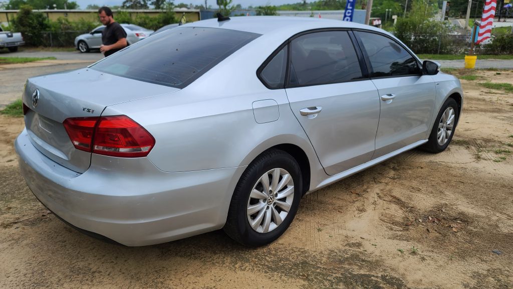 Photo 3 of this VOLKSWAGEN PASSAT