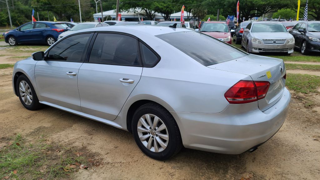Photo 4 of this VOLKSWAGEN PASSAT