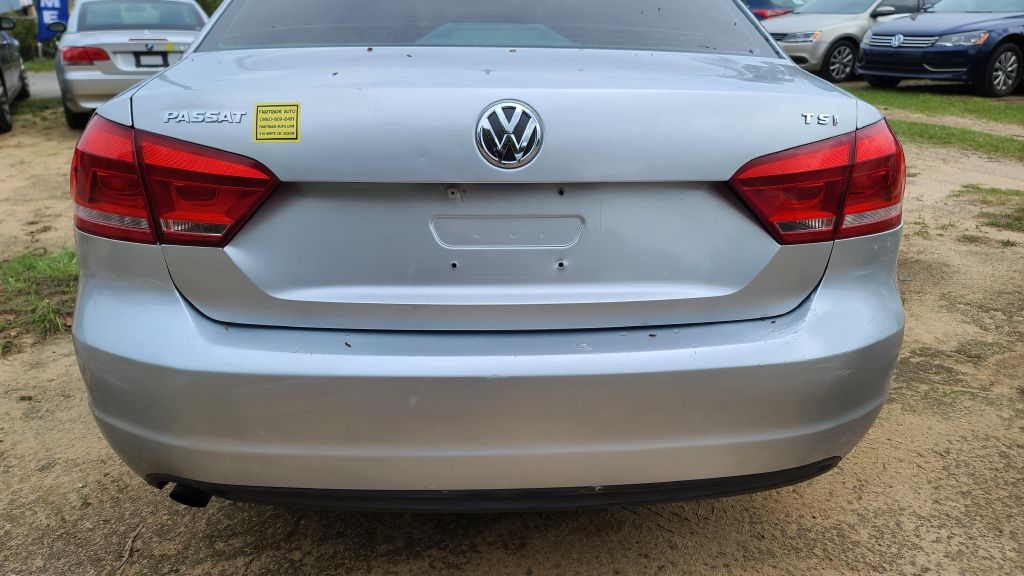 Photo 5 of this VOLKSWAGEN PASSAT