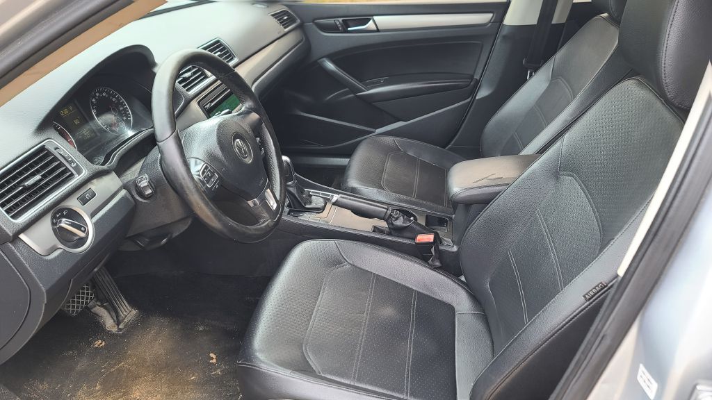 Photo 9 of this VOLKSWAGEN PASSAT