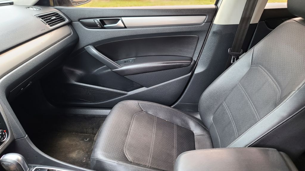 Photo 10 of this VOLKSWAGEN PASSAT