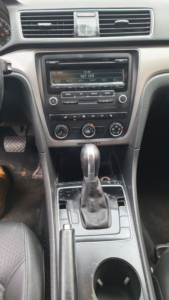 Photo 11 of this VOLKSWAGEN PASSAT