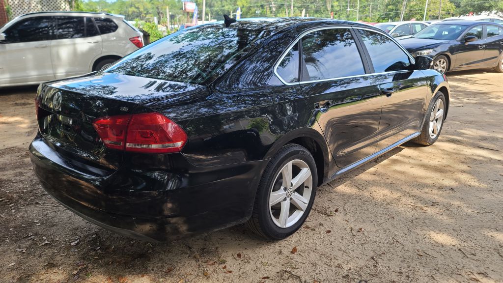 Photo 3 of this VOLKSWAGEN PASSAT