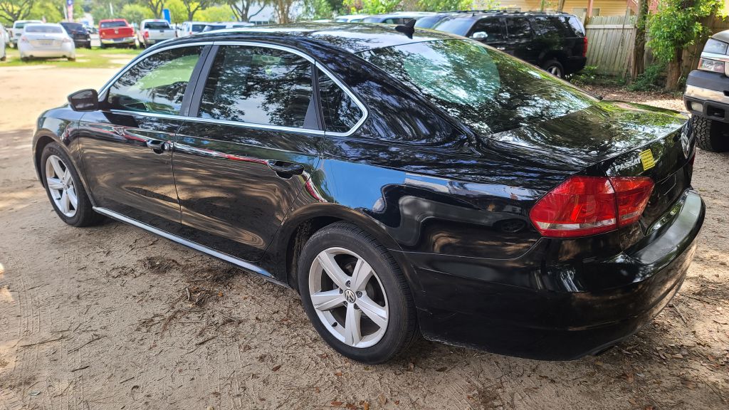 Photo 4 of this VOLKSWAGEN PASSAT