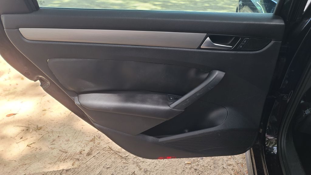 Photo 6 of this VOLKSWAGEN PASSAT