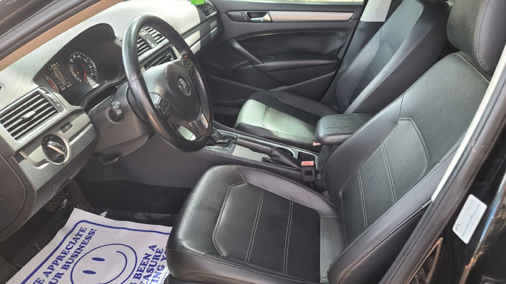 Photo 9 of this VOLKSWAGEN PASSAT